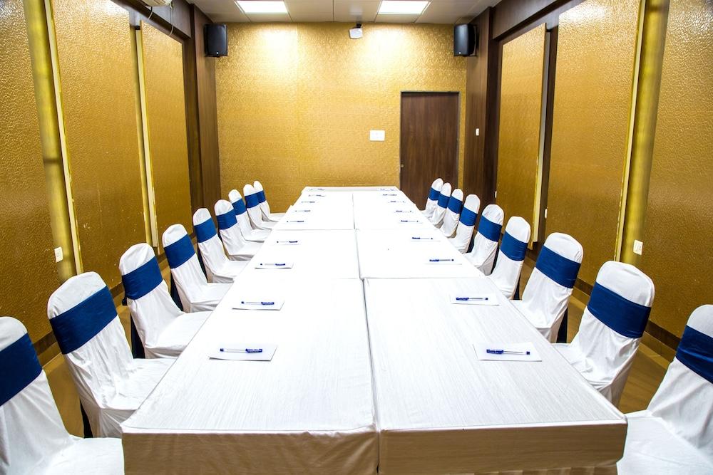 Hotel Tip Top Plaza Thane Exterior foto