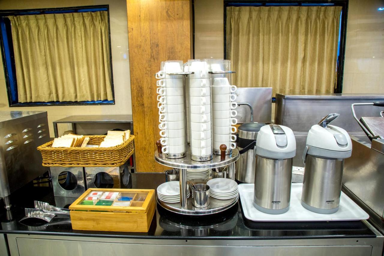 Hotel Tip Top Plaza Thane Exterior foto